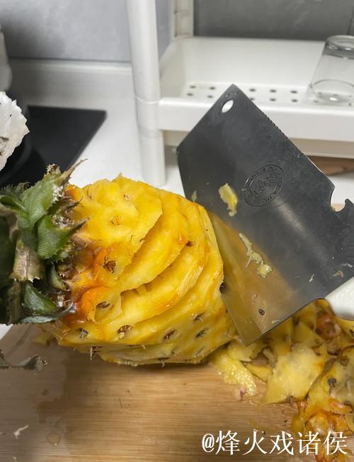 教你快速削菠萝的实用技巧视频